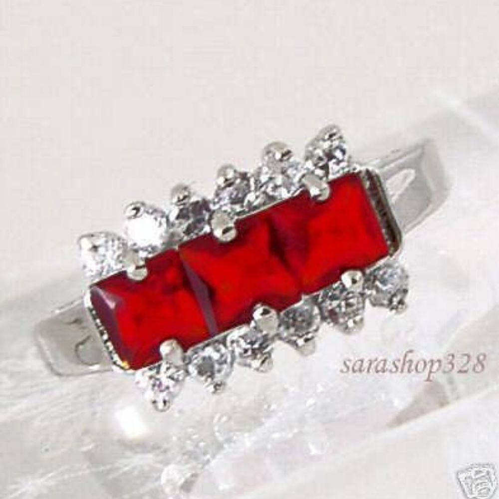 1.3 CT RUBY PRINCESS RING CZ costume jewlery beaut - Picture 2 of 4